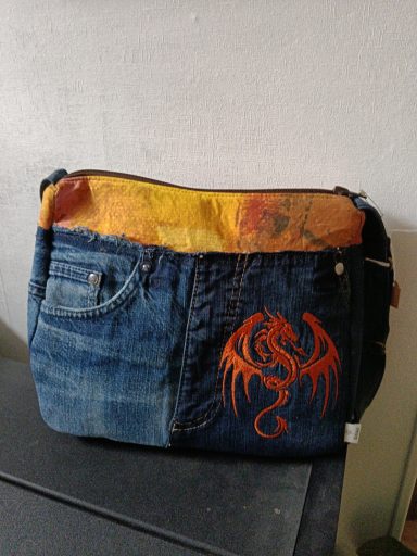 Crossbody Dragon €34.95